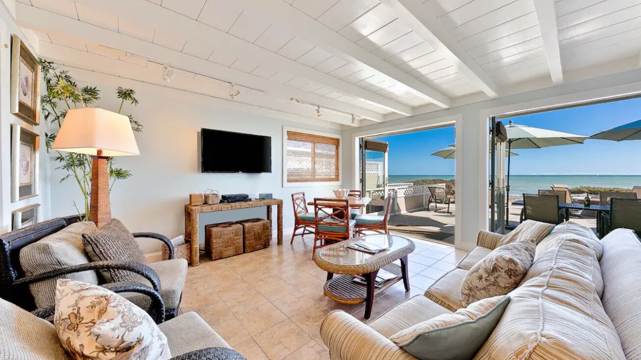 35087 Beach Rd kitchen